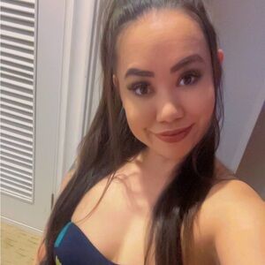 Meet your Posher, Caitlin